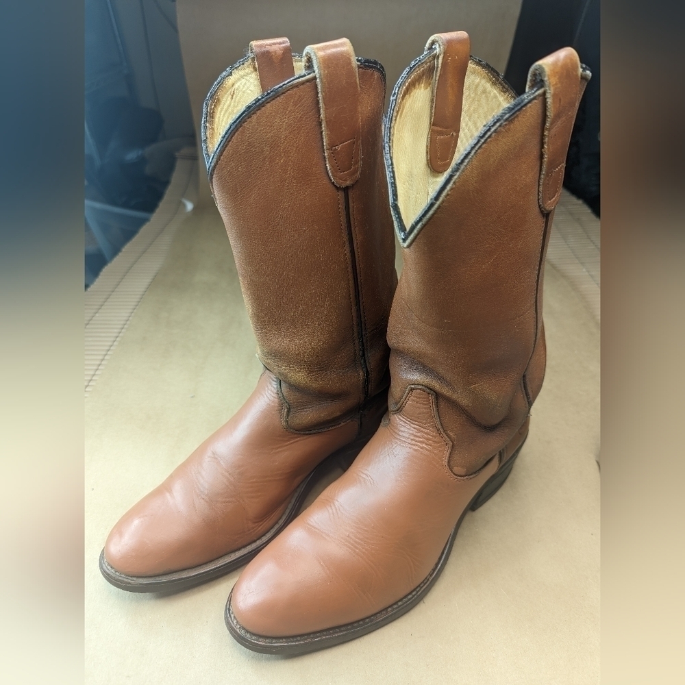 Double H men's sz 9.5D brown/tan classic Western cowboy boots.